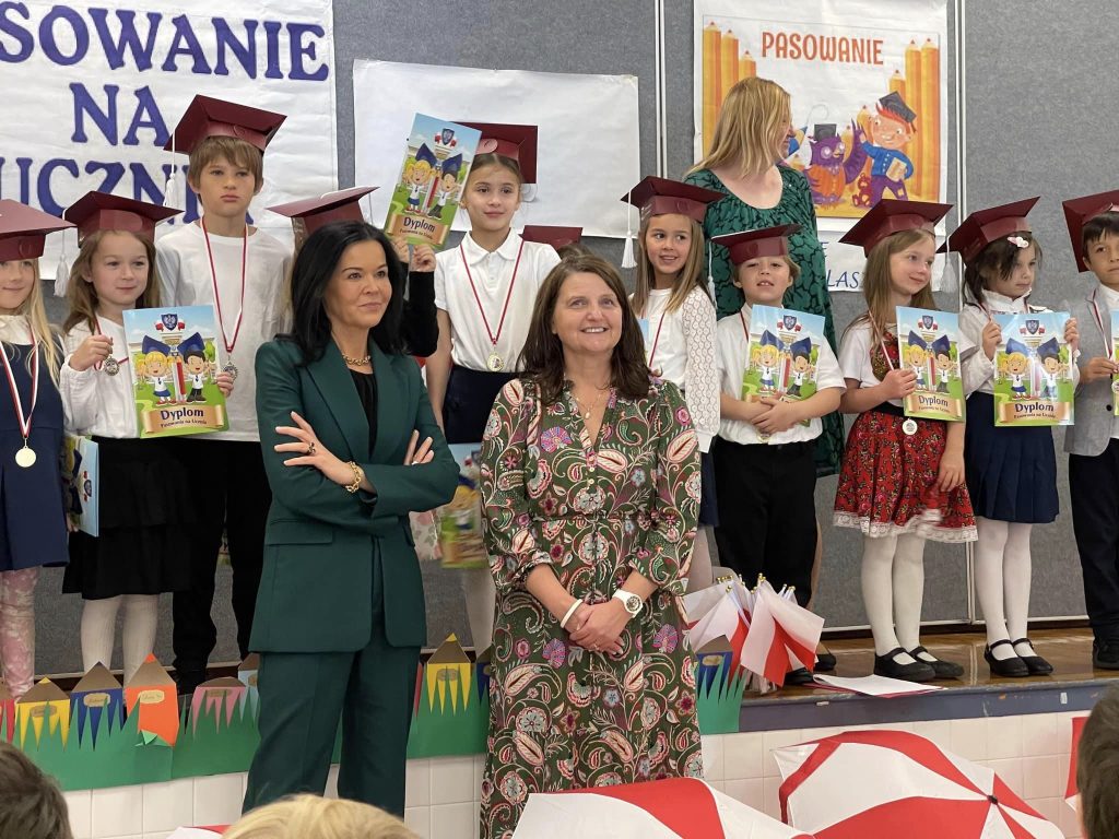 Pasowanie na  pierwszoklasistów Szkoły Polskiej przy Ambasadzie Rzeczypospolitej Polskiej w Waszyngtonie.