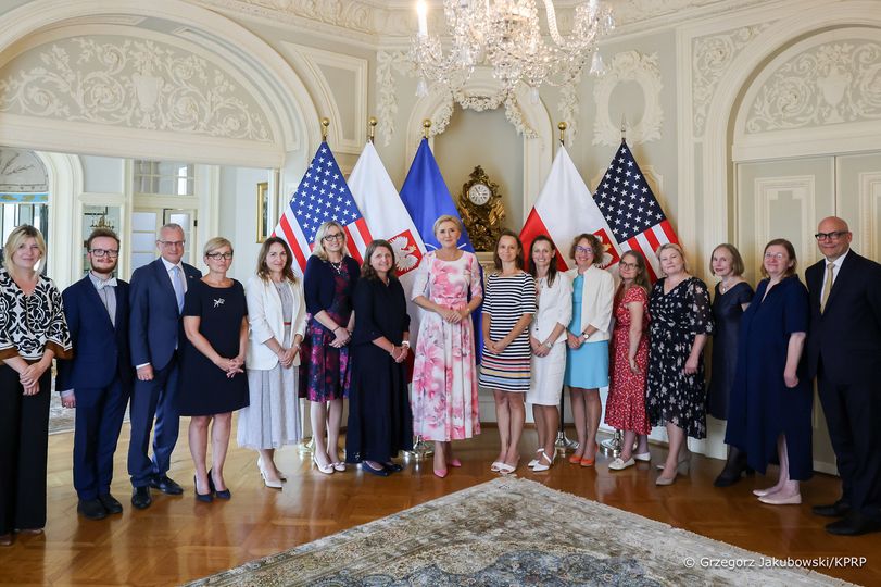 Małżonka Prezydenta w Ambasadzie RP w Waszyngtonie spotkała się z nauczycielami Szkół Polskich.